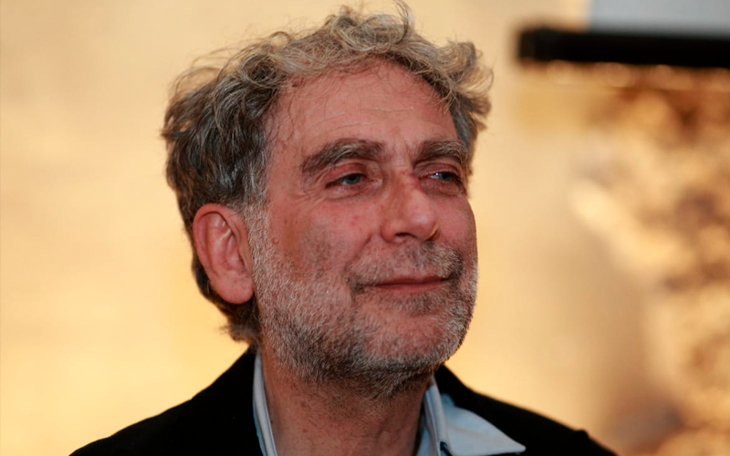 Gianfranco Mascia presenta “La pazza del piano di sopra”: un nuovo singolo che dà voce a Marisa